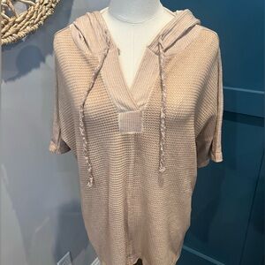 Tan casual short sleeve hooded top